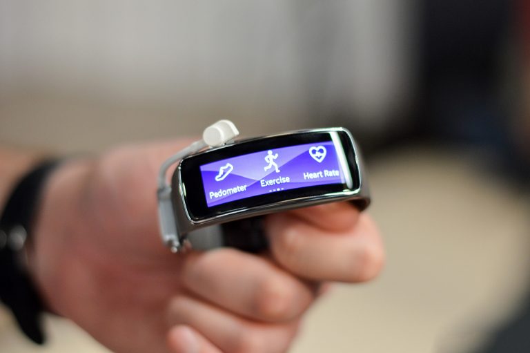 Galaxy S5, Gear 2 và Gear Fit lộ giá