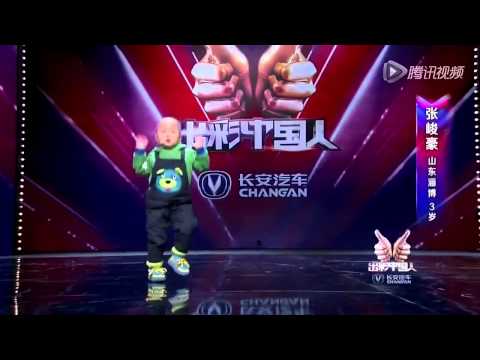 Màn trình trình diễn của cậu bé 3 tuổi