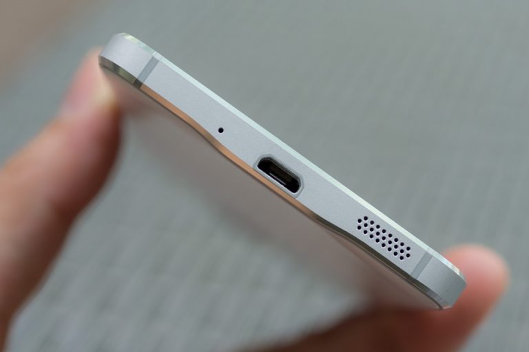 Samsung tung Galaxy Alpha là sai lầm?
