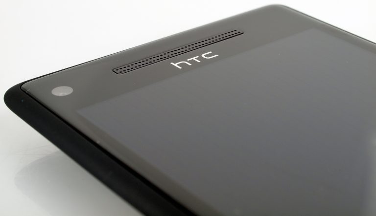 HTC sẽ ra mắt điện thoại “tự sướng” mới vào 8/10/2014