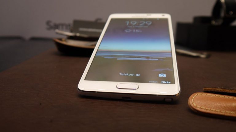 Bị iPhone đe doạ, Samsung bán ra Galaxy Note 4 sớm hơn dự định