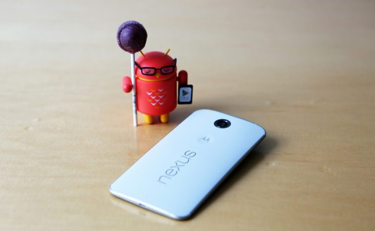 Motorola bắt đầu bán Nexus 6, bổ sung dây kim loại cho Moto 360