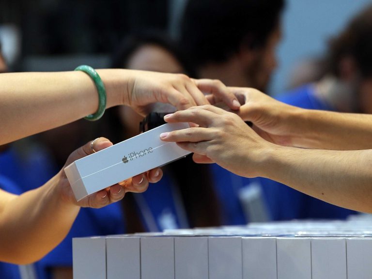 Chương trình đổi smartphone lấy iPhone: Đòn hủy diệt đối thủ của Apple?