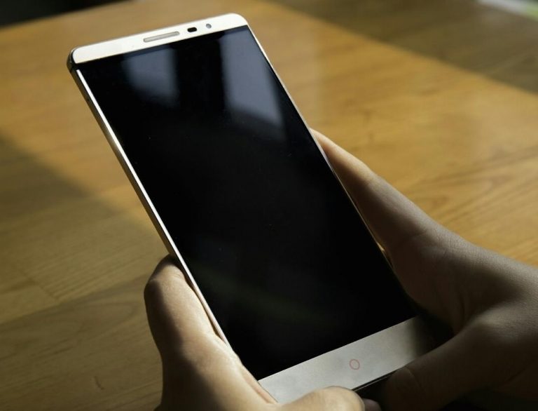 ZTE ra mắt Nubia Z9 với cơ cấu tương tác viền máy độc đáo