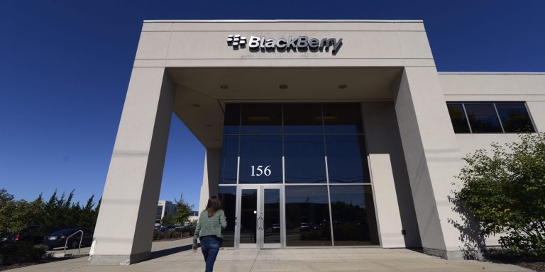 Microsoft và Xiaomi cùng dòm ngó Blackberry