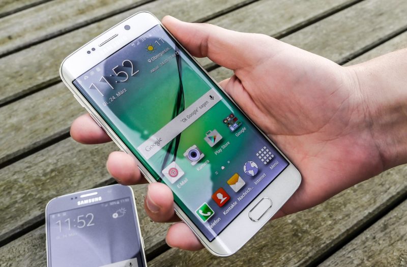 Galaxy S7, S7 edge sẽ chịu nước, có khe cắm thẻ microSD