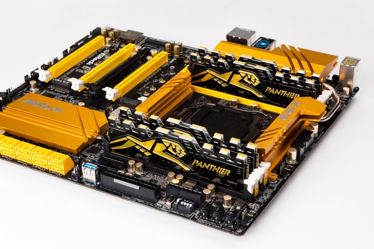 Apacer công bố bộ nhớ chơi game PANTHER DDR4