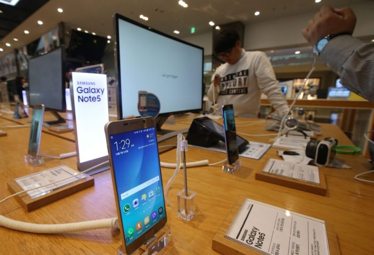 Thị trường smartphone 2015: Kẻ khóc, người cười