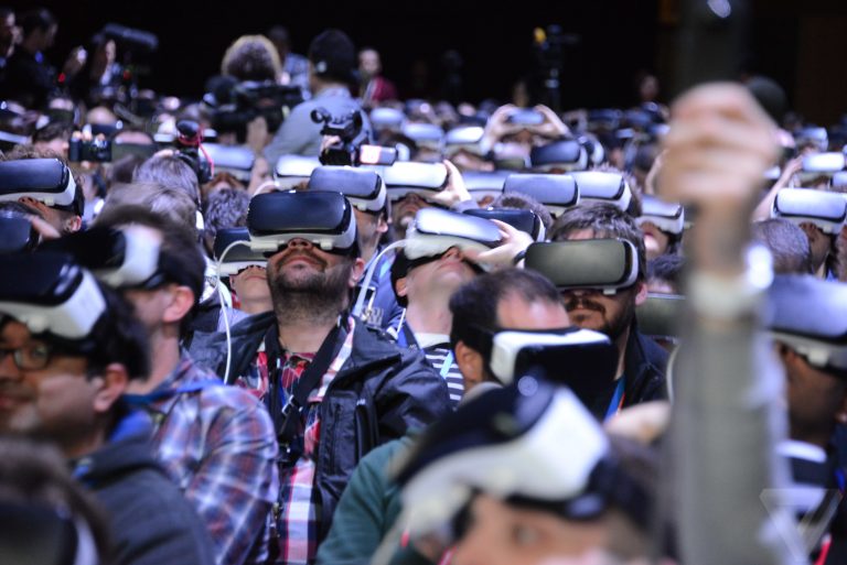 MWC 2016: Siêu phẩm dồn dập trình làng, thực tại ảo lên ngôi