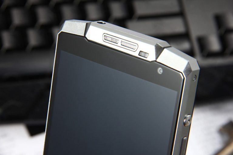 Khi smartphone có pin tới nửa tháng
