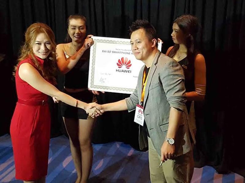 Ca sỹ Mỹ Tâm là đại sứ thương hiệu smartphone của Huawei