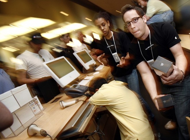 Chuyện chưa từng kể của nhân viên Apple Store