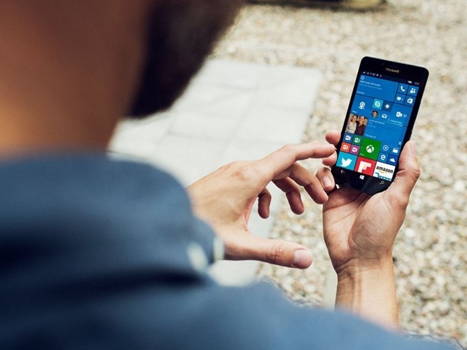 Đại lý 'cắn răng xả hàng', Lumia 950 giảm giá còn 8 triệu