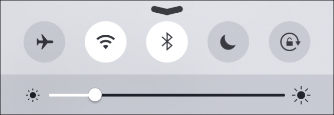 Cách duy nhất để khóa xoay màn hình trên iPhone là sử dụng Control Center.