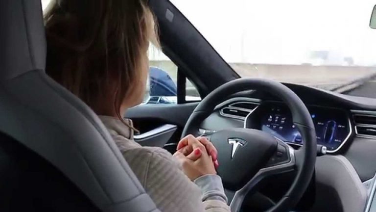 Khi xe tự lái, bạn sẽ làm gì?