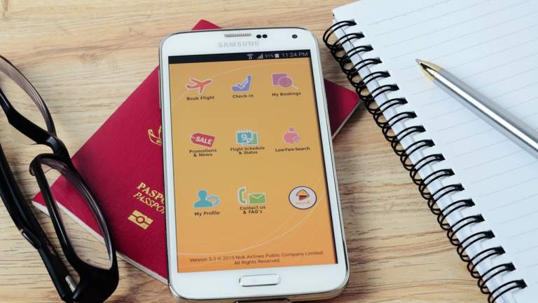 Đi du lịch cài app gì với điện thoại Android?