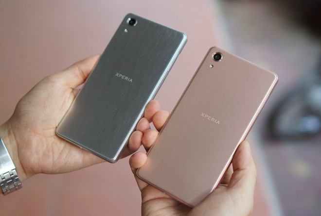 Hai thái cực của điện thoại Sony tại Việt Nam