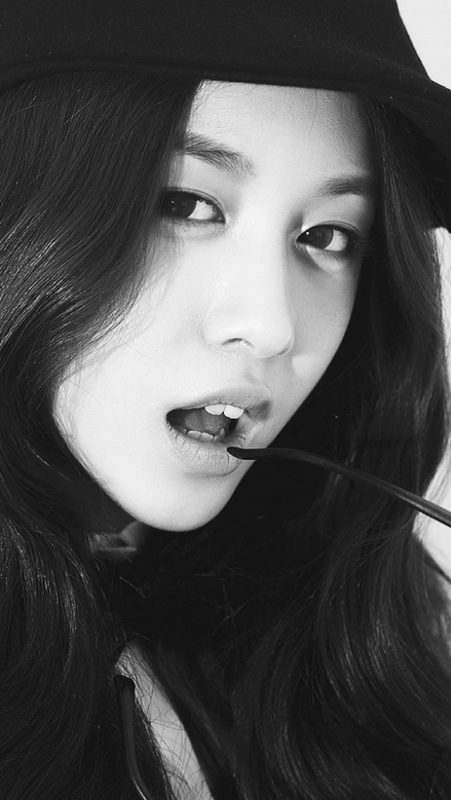 korean-girl-black-white