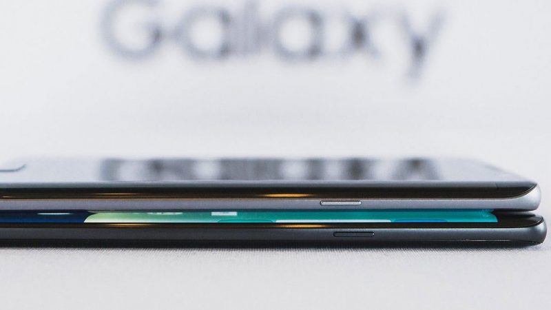 Galaxy S7 edge so găng Galaxy Note 7: Kẻ tám lạng, người nửa cân