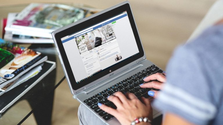 Tìm, xóa nhanh bài đăng cũ trên Facebook theo từ khóa