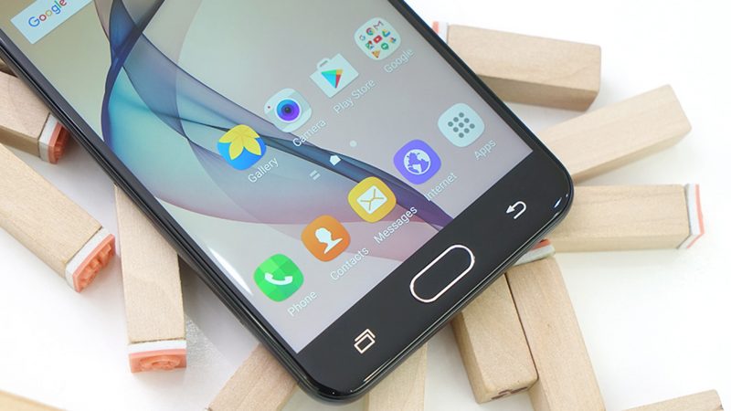 Đặt mua trước Galaxy J7 Prime, nhận laptop Asus Core i3