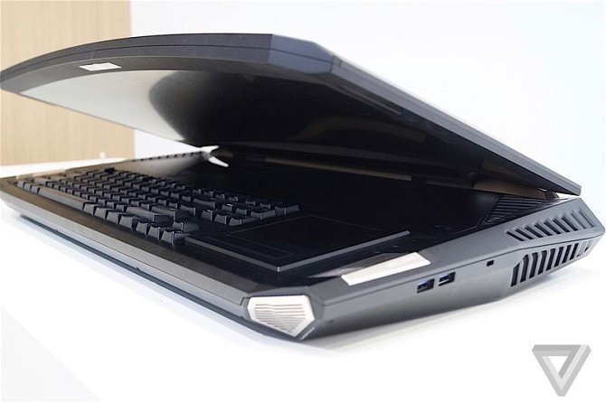 Acer trình làng laptop màn hình cong đầu tiên trên thế giới