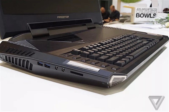 Acer trình làng laptop màn hình cong đầu tiên trên thế giới