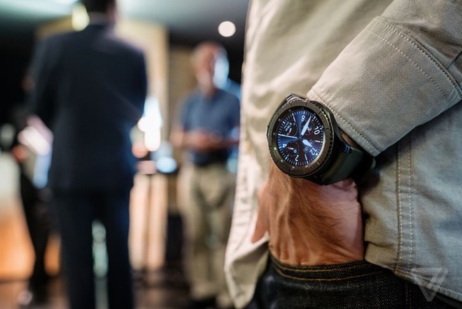 Samsung Gear S3 ra mắt, dày hơn, thêm tính năng