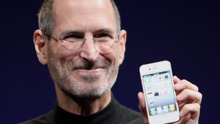 Bí mật thú vị đằng sau chiếc áo cổ lọ mà Steve Jobs mặc đi mặc lại