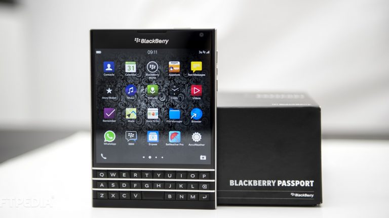 Cửa hàng đổ xô đi bán BlackBerry Passport đại hạ giá