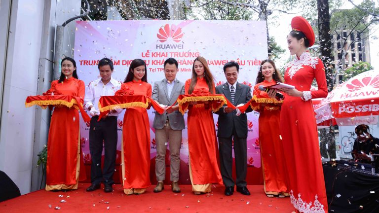 Huawei khai trương trung tâm dịch vụ khách hàng đầu tiên tại Việt Nam