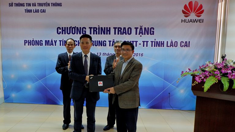 Huawei Việt Nam trao tặng phòng máy tính cho Lào Cai, Yên Bái