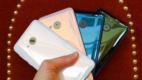 HTC U Play ra mắt