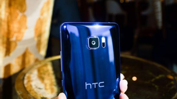 HTC U Play - Smartphone 2 SIM, camera 16MP chính thức ra mắt