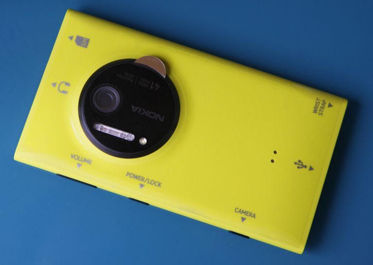 Các sản phẩm tiếp theo của Nokia sẽ không dùng ống kính của Carl Zeiss