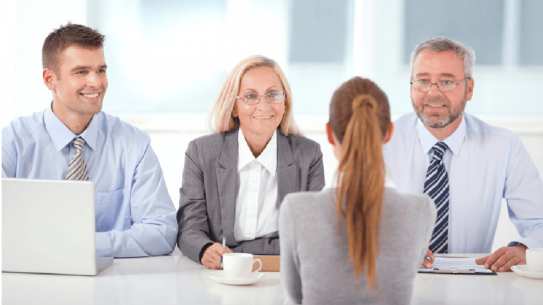 Giải quyết nỗi lo phát âm tiếng Anh không chuẩn khi đi tìm việc