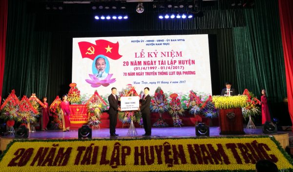 Huawei Việt Nam tặng phòng máy tính cho tỉnh Nam Định