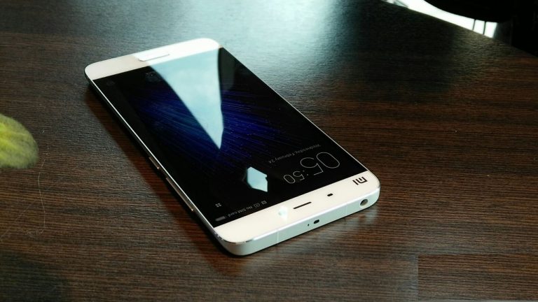 Test khả năng chống nước trên Xiaomi Mi 6 – siêu phẩm giá rẻ đến từ Xiaomi