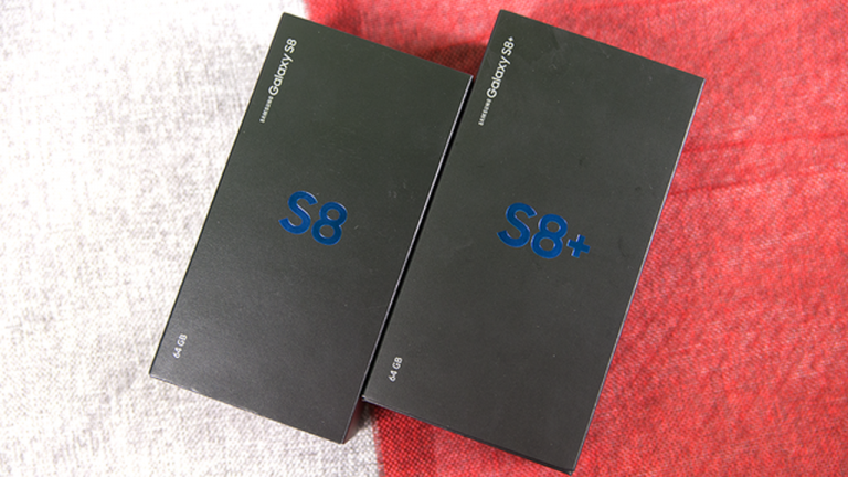 Đập hộp Galaxy S8 và Galaxy S8+ thương mại đầu tiên tại Việt Nam