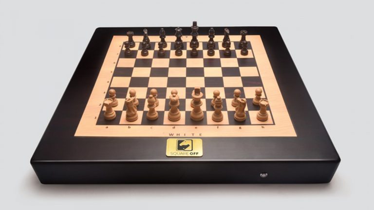 Square Off – bàn cờ thông minh thế hệ mới