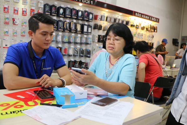 Galaxy J7 Pro chính thức bán ra tại FPT Shop