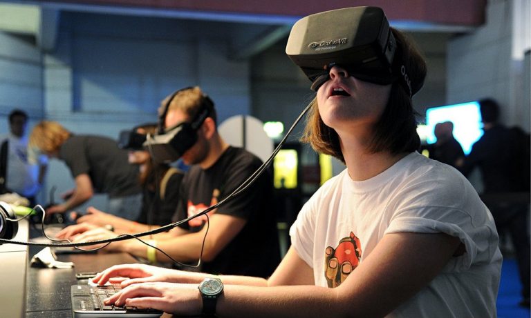 VR là gì? AR là gì?