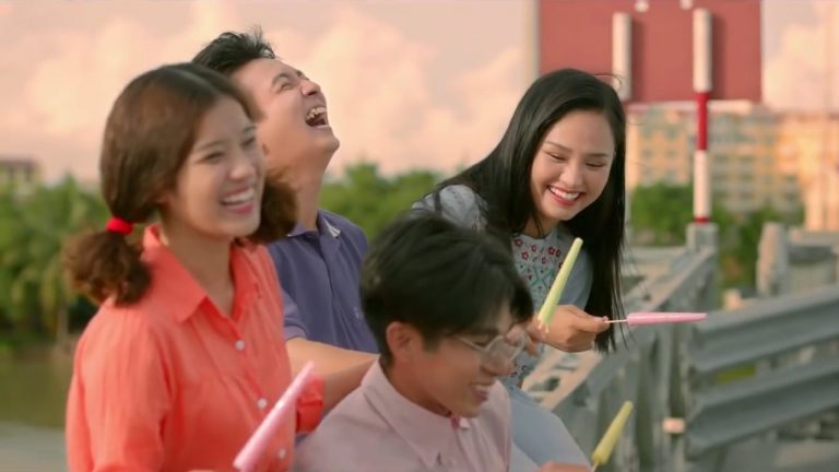 Đánh giá phim Cô gái đến từ hôm qua: dễ thương, nhiều cảm xúc