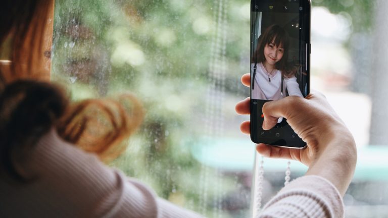 Chụp ảnh selfie là gì?