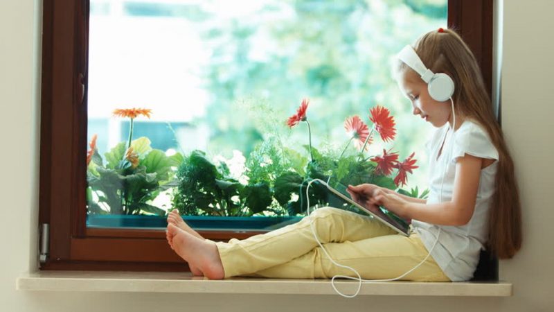 Tải nhạc trên YouTube, tạo playlist, hẹn giờ tắt trên Windows 10