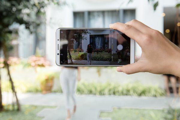OPPO F5 ra mắt 4/11, màn hình tràn 18:9, ứng dụng AI vào làm đẹp khi selfie