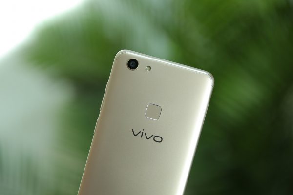 Vivo V7: màn hình tràn viền FullView, camera selfie 24MP, giá 6,99 triệu 