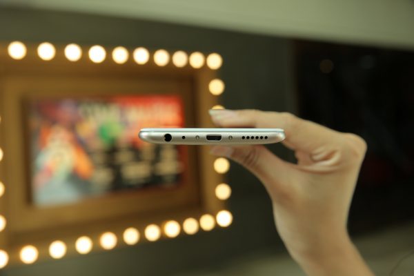 Vivo V7: màn hình tràn viền FullView, camera selfie 24MP, giá 6,99 triệu