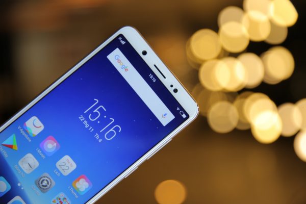 Vivo V7: màn hình tràn viền FullView, camera selfie 24MP, giá 6,99 triệu