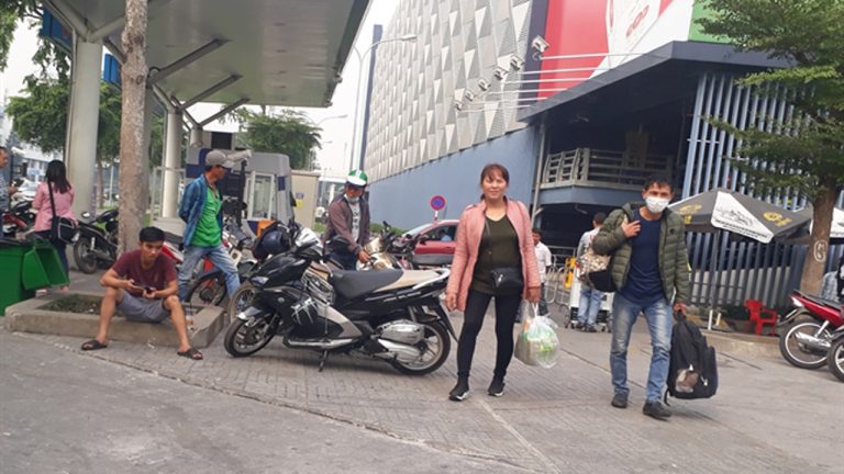 Giả GrabBike “chặt chém” khách tại sân bay